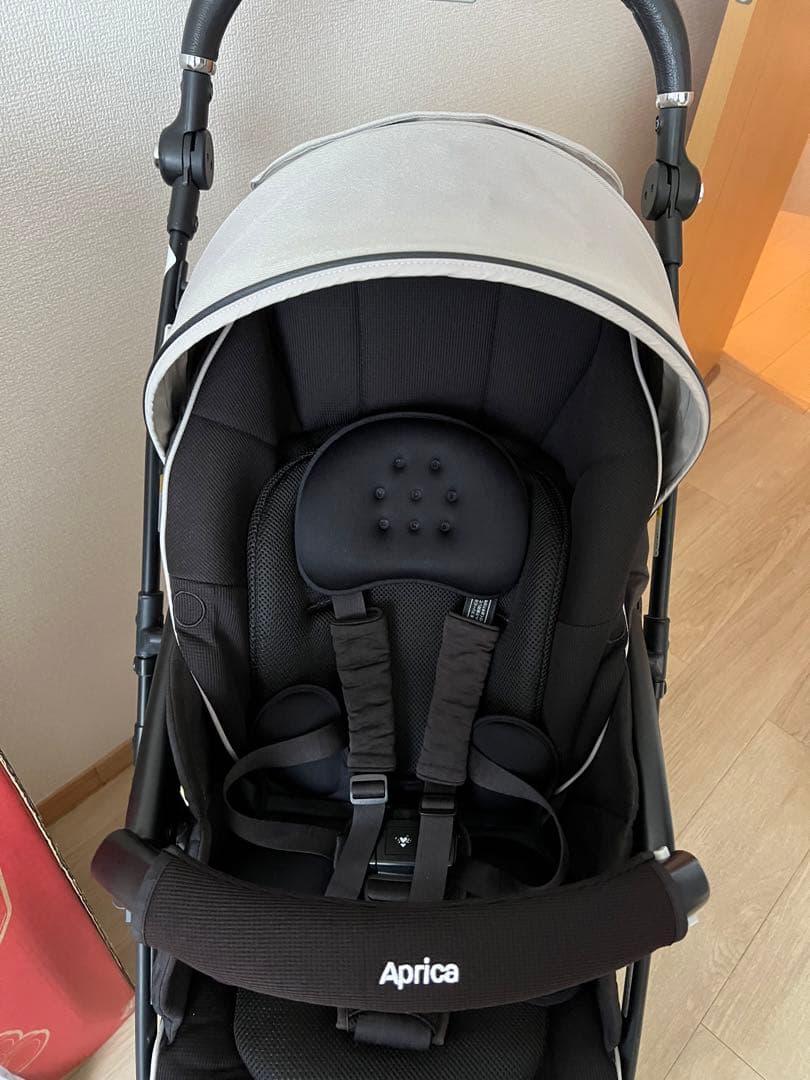 アップリカ　ラクーナクッションフリープラス 2023年製　ベージュ