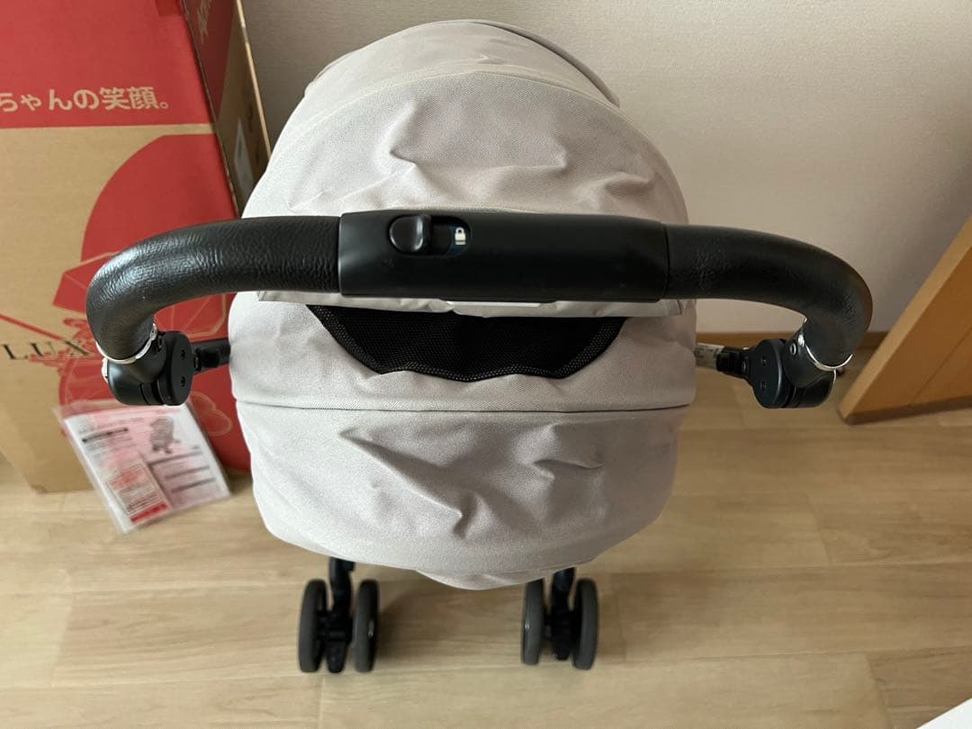 アップリカ　ラクーナクッションフリープラス 2023年製　ベージュ