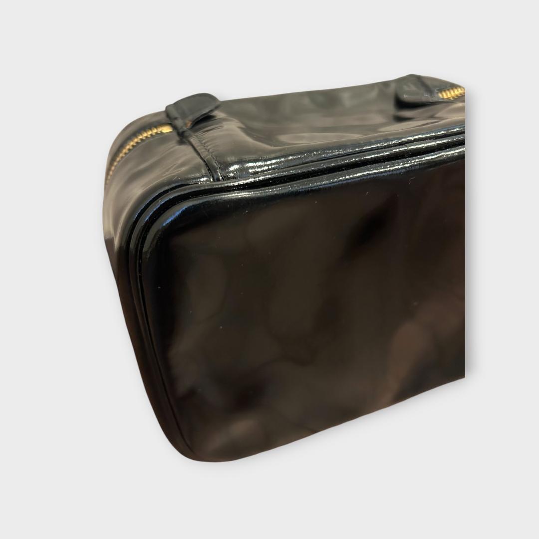 CHANEL シャネル バニティバッグ 化粧ポーチ 小物入れ　エナメル