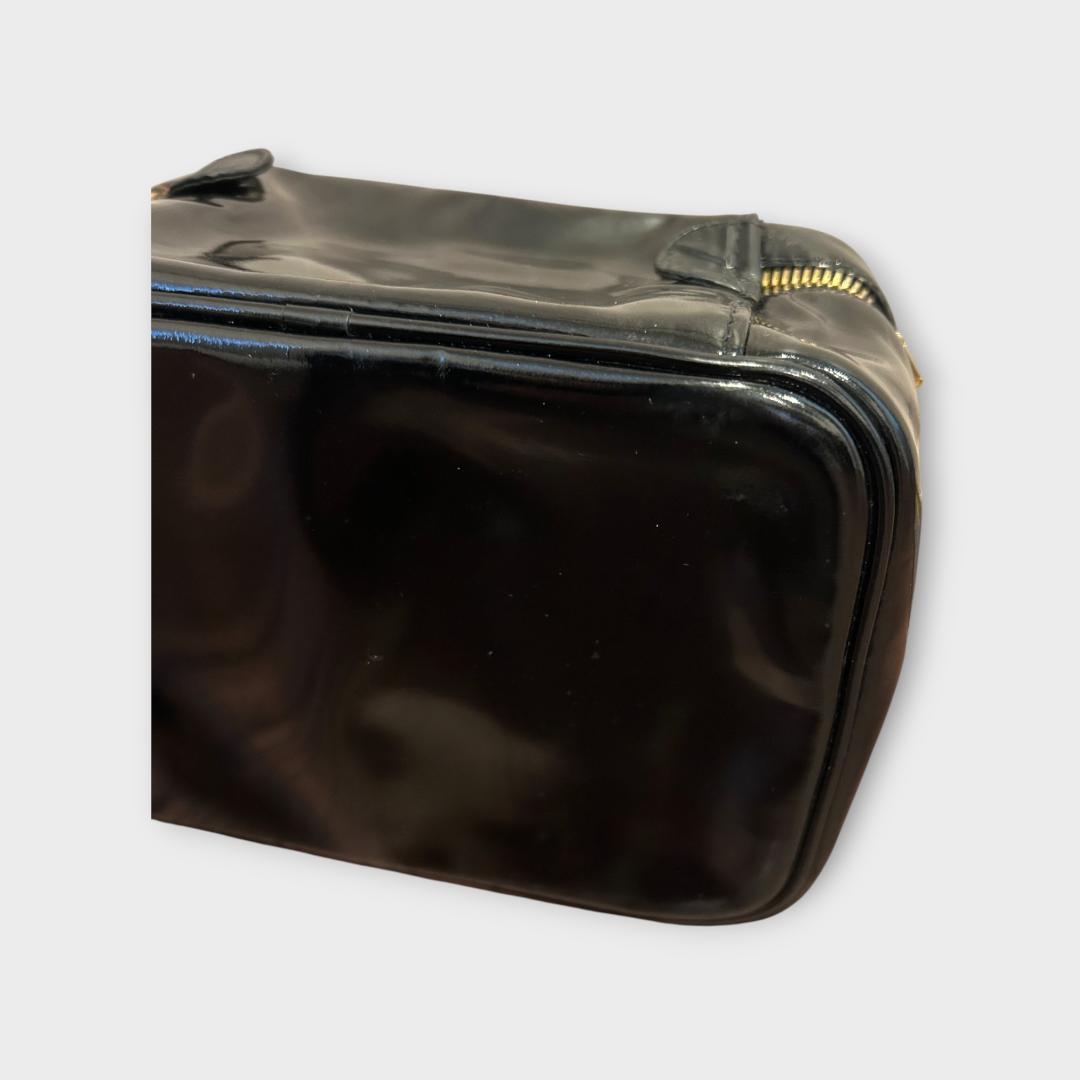 CHANEL シャネル バニティバッグ 化粧ポーチ 小物入れ　エナメル