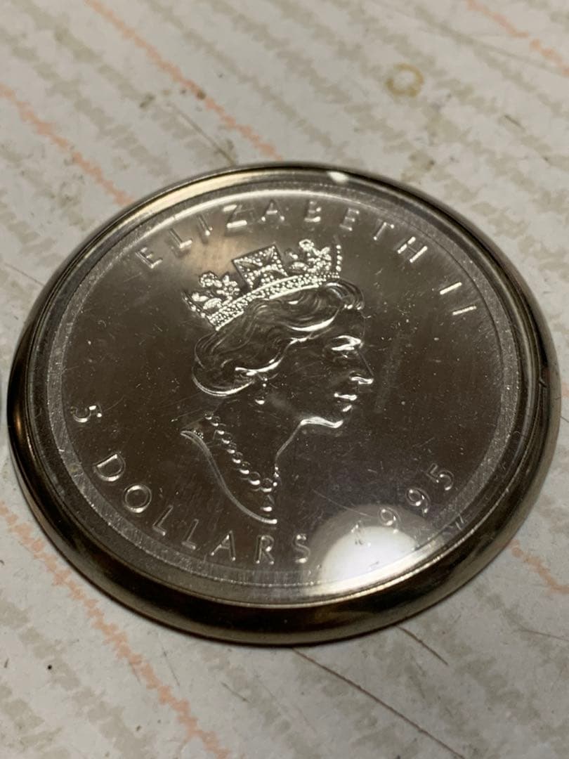 懐中時計　メープルリーフ5ドル製　クォーツタイプ重さ55g不動可能性強し