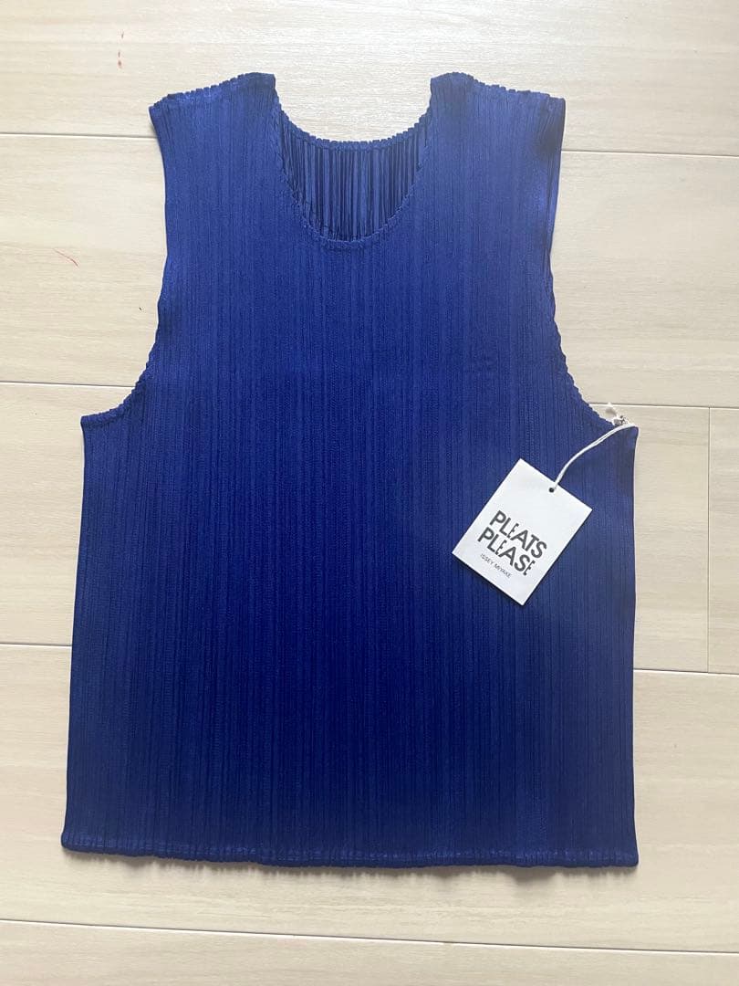 ★新品タグ付き★プリーツプリーズタンクトップ　ディープブルー