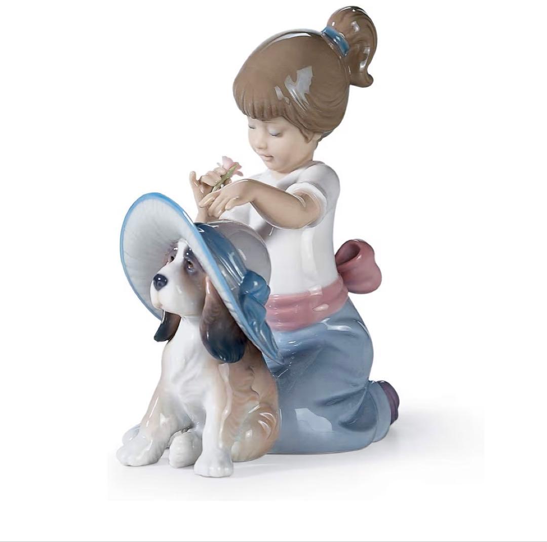 女の子と犬の陶器置物　正規箱付き