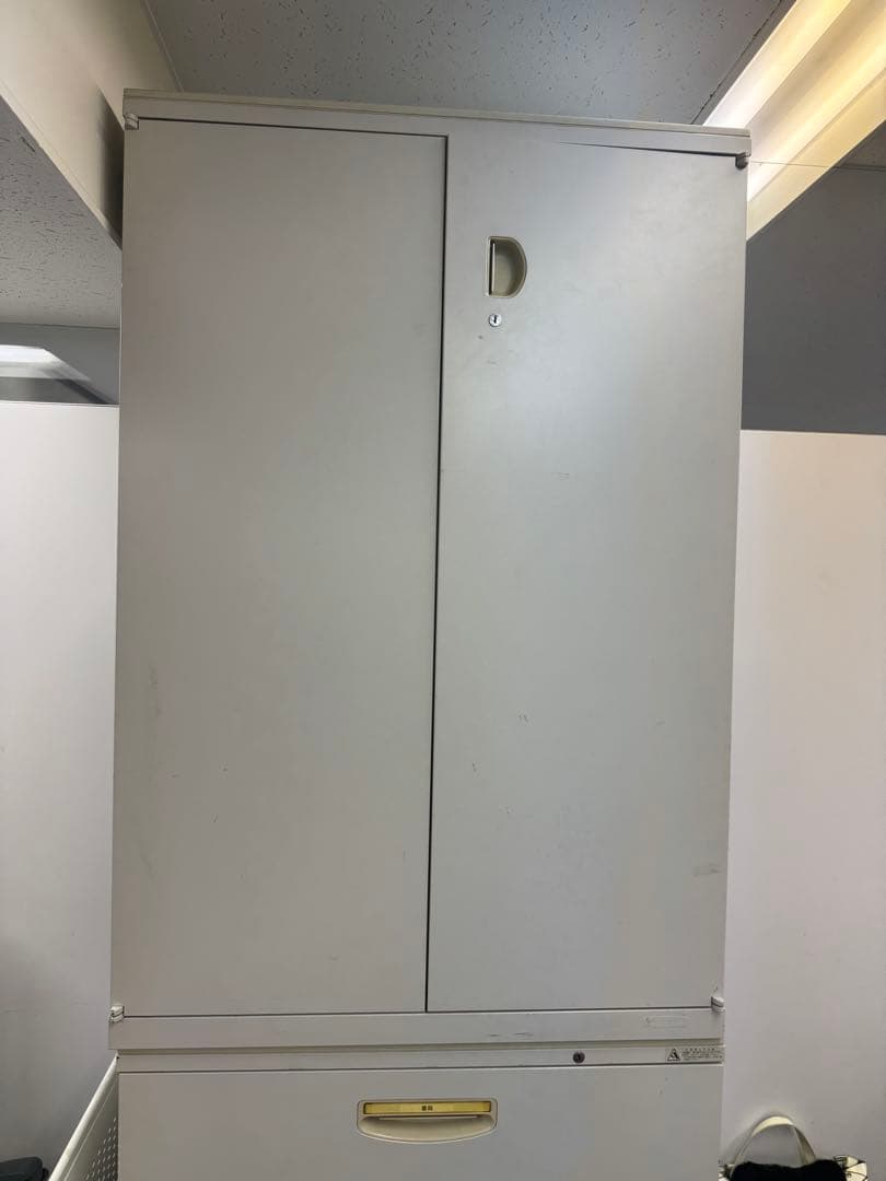 オカムラ　観音開き　キャビネット 幅800 奥行き450 高さ1200