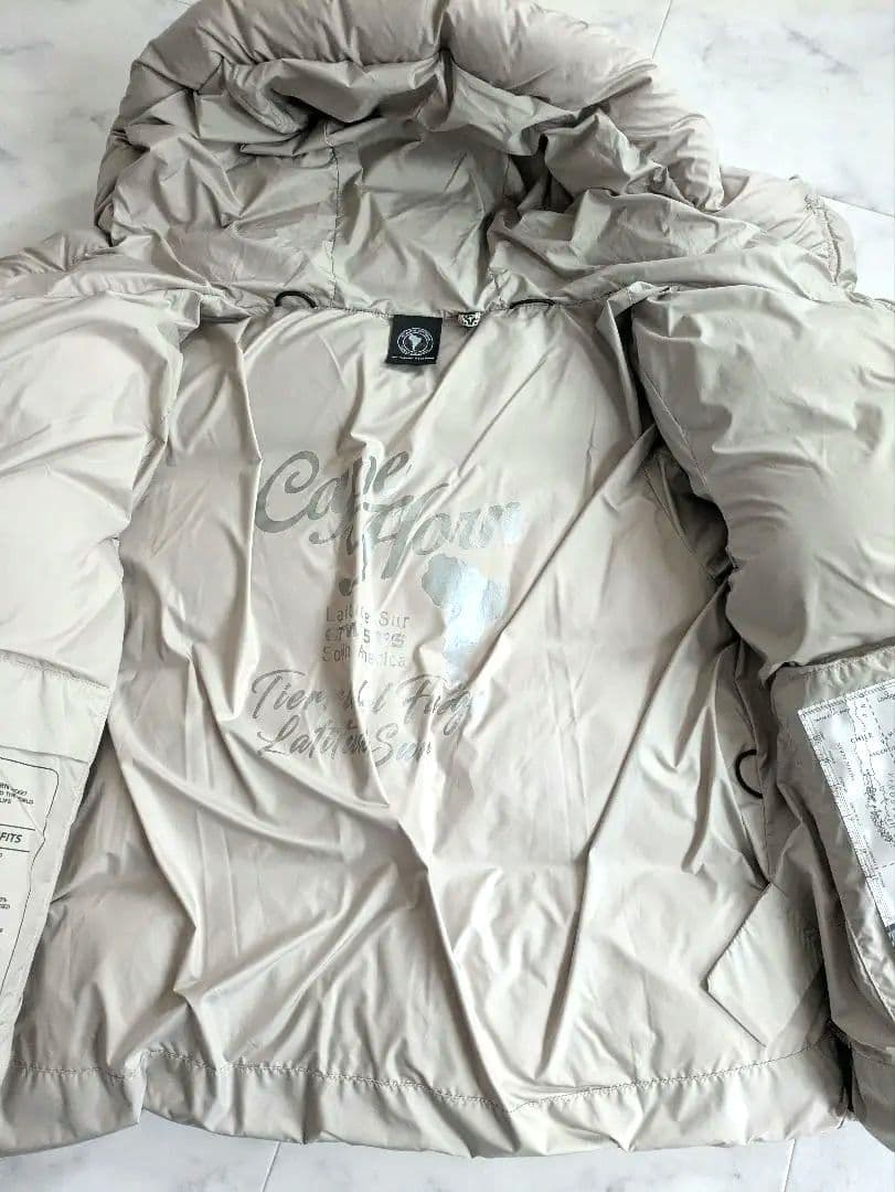 未使用品　ケープホーン　 ダウンジャケット　ベージュ　42　ESQUEL