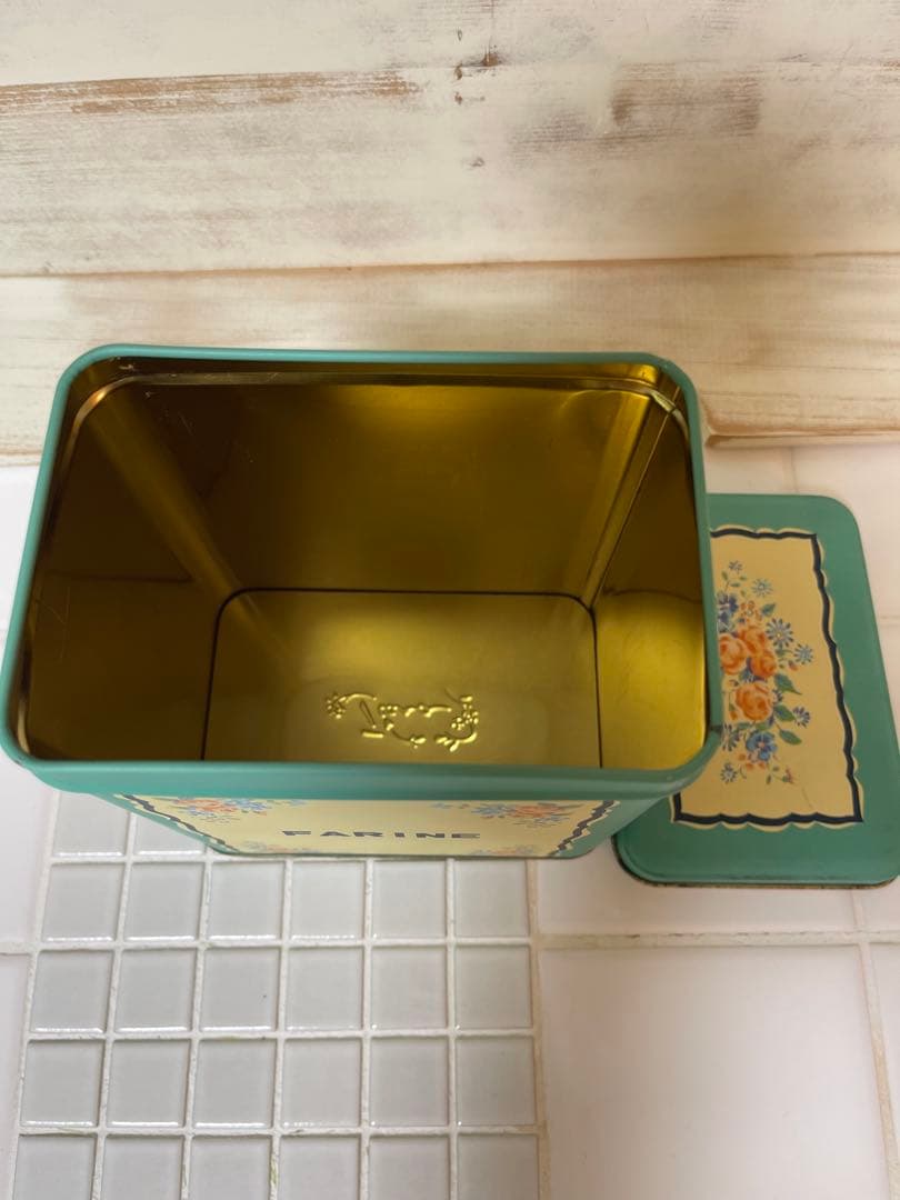 ティアラ　ティン缶　ショコラムニエ　4個セット