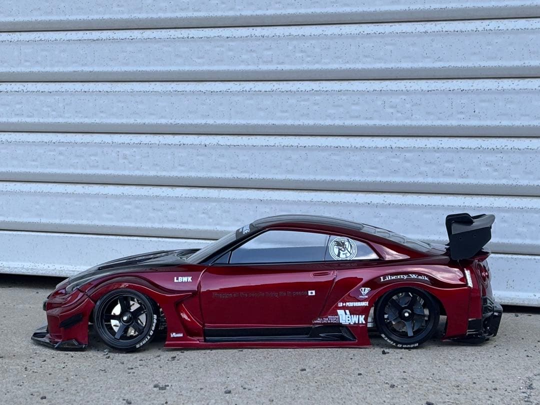 ラジコンボディ TETSUJIN R35 GT-R リバティーウォーク 塗装済