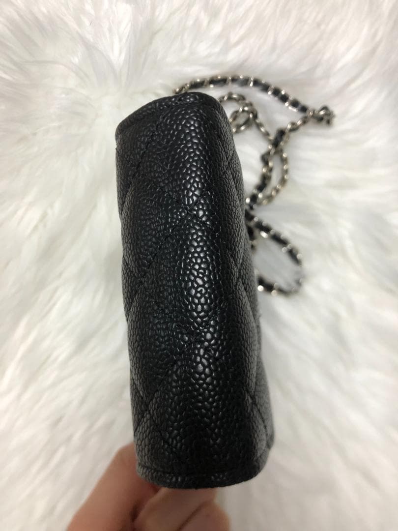 ブラック　キルティングスマホショルダーバッグ　おしゃれ　バッグ　女性　女性