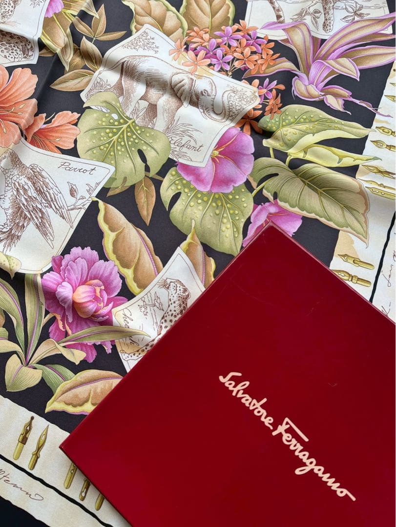 【新品未使用】Salvatore Ferragamo アニマル柄　シルクスカーフ