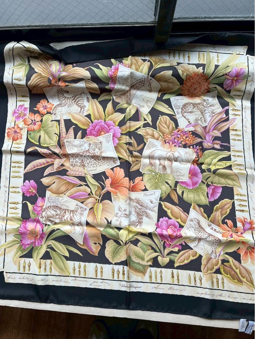 【新品未使用】Salvatore Ferragamo アニマル柄　シルクスカーフ