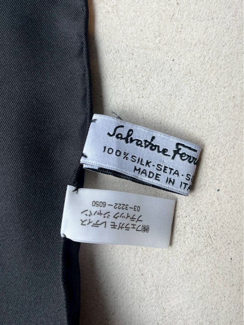 【新品未使用】Salvatore Ferragamo アニマル柄　シルクスカーフ