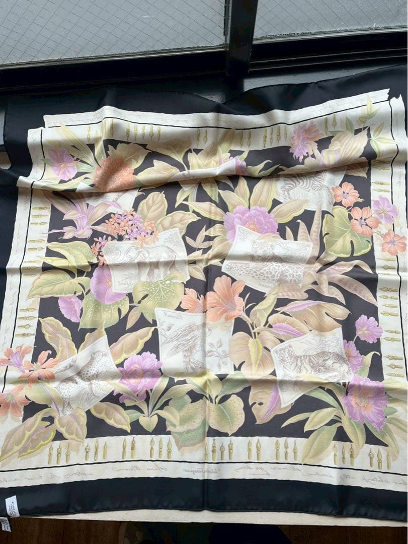 【新品未使用】Salvatore Ferragamo アニマル柄　シルクスカーフ