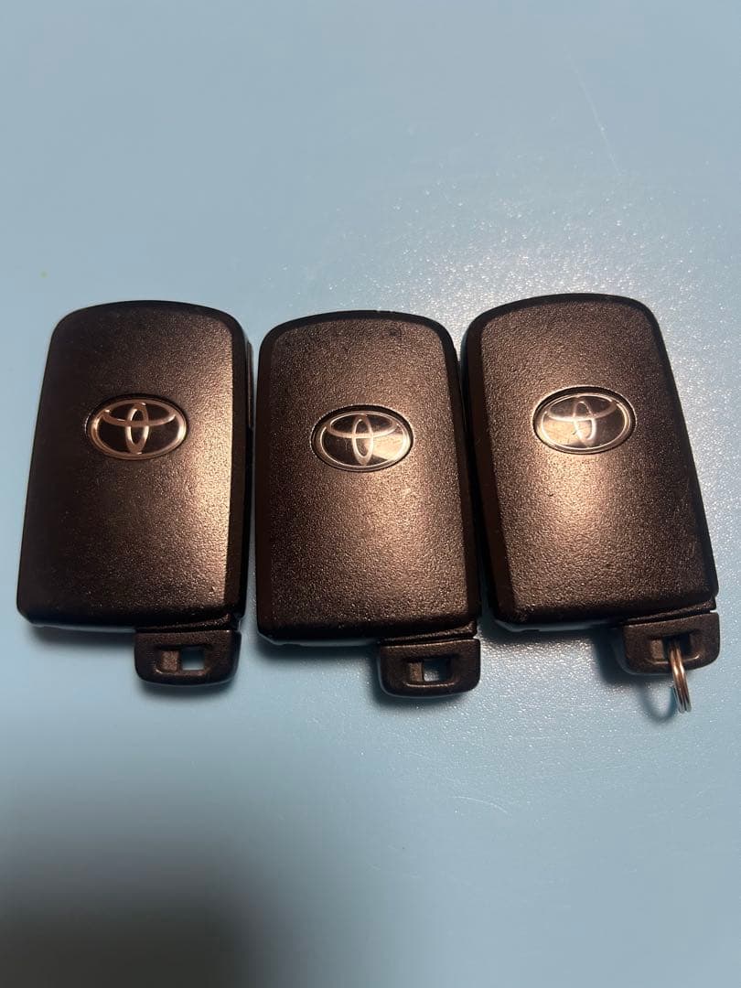 トヨタ純正 ヴォクシー スマートキー (4つボタン) 3個 送料込み