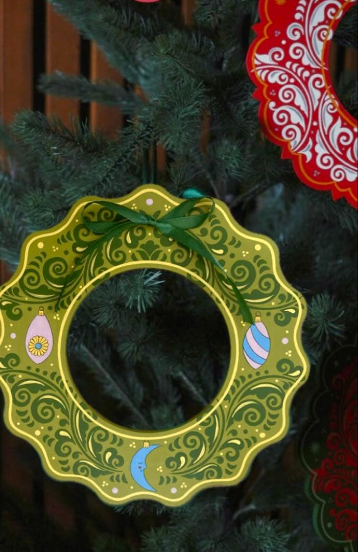 ロシア雑貨☆木製クリスマスリースCモスグリーン壁掛け飾りマトリョーシカ オリガ作