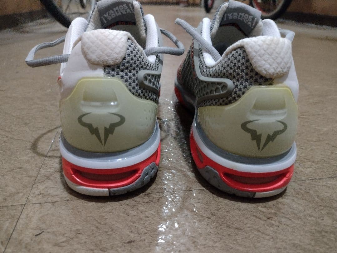 ナイキ　テニスシューズ　ナダルモデル