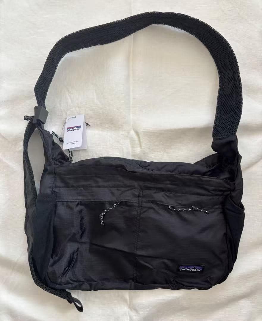 新品未使用Patagonia ライトウェイトラベル クーリエ ショルダーバッグ