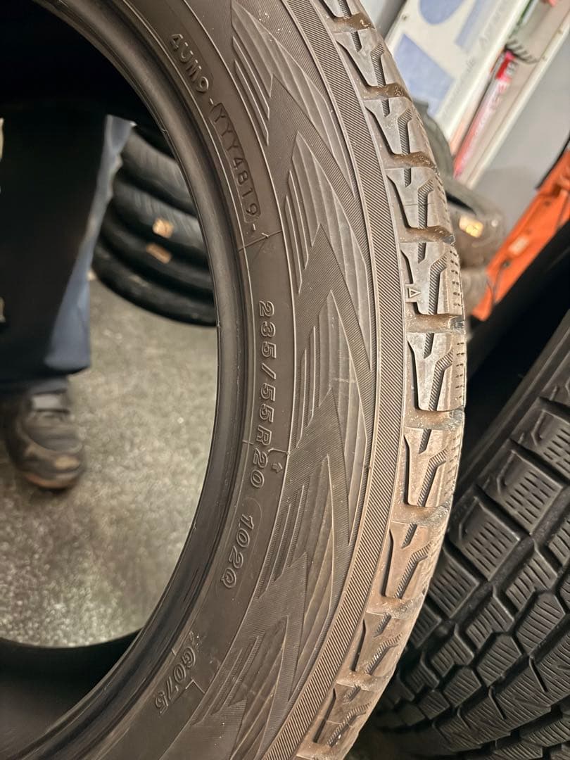 235/55R20 スタッドレスタイヤ 4本セット