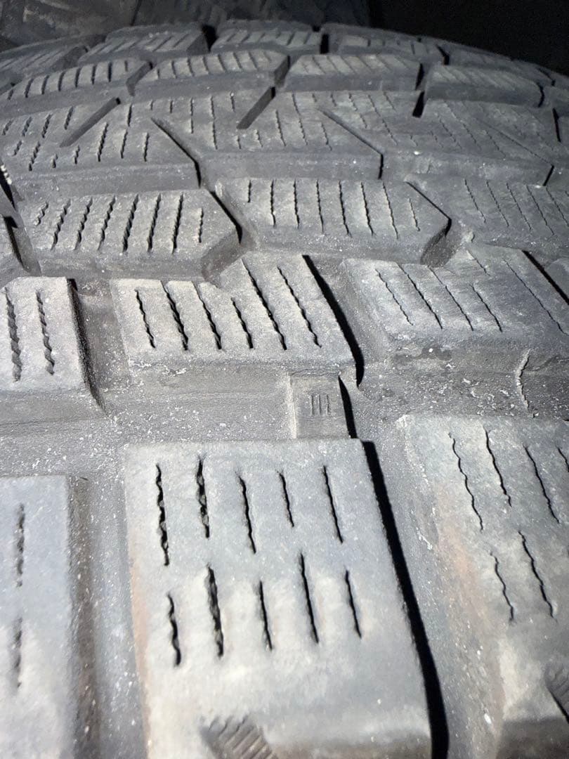 235/55R20 スタッドレスタイヤ 4本セット