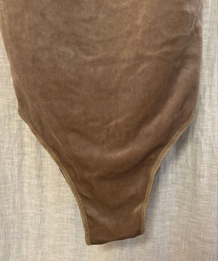 エトレトーキョー　ETRE Tokyo 水着　伊原葵着用