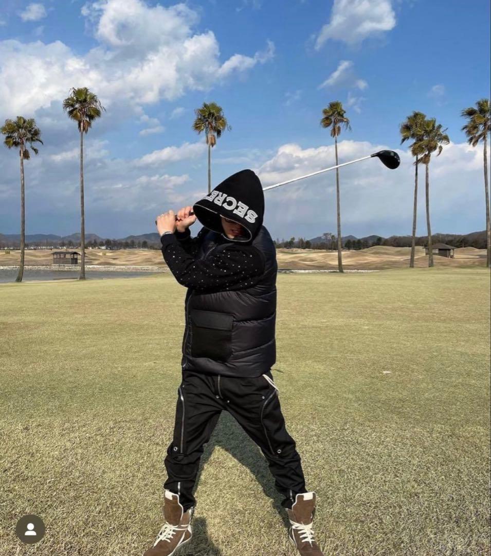 SECRET ジップパーカー