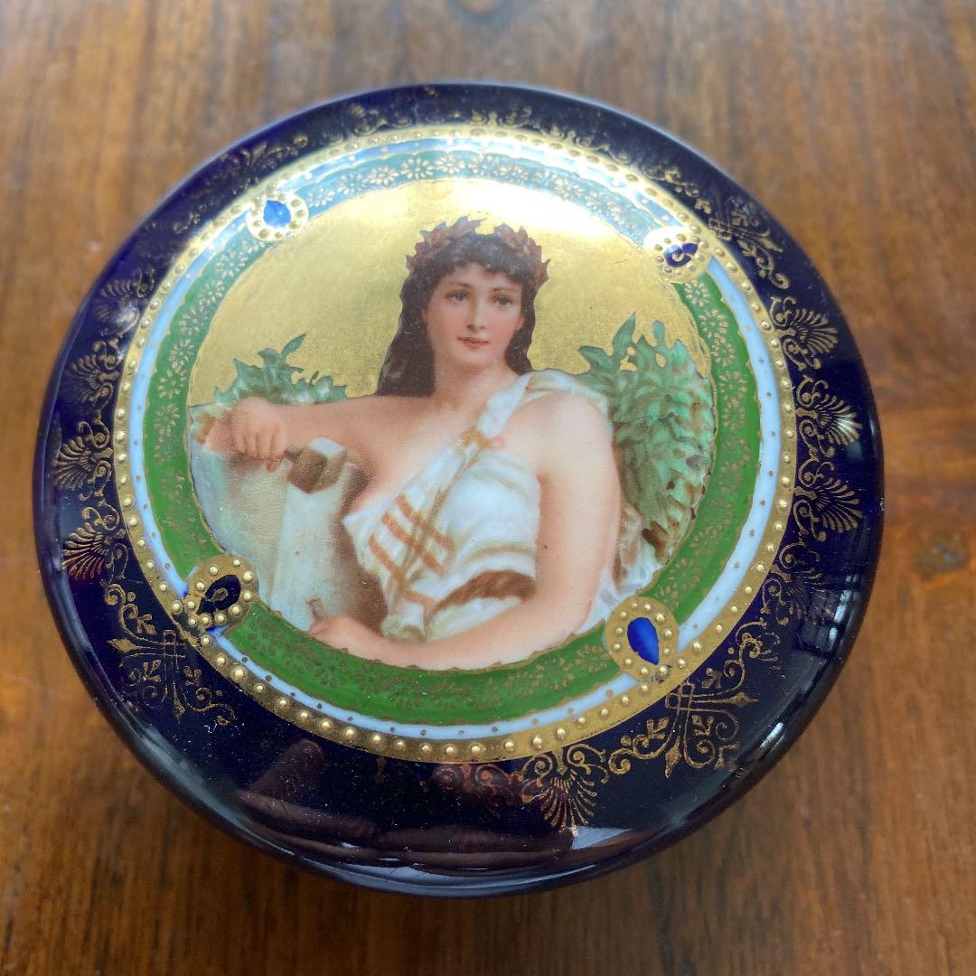 ロイヤルヴィエナ　蓋付女神紋小物入れ