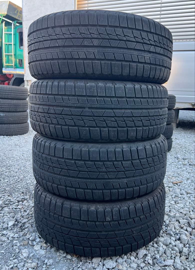 海外産スタッドレスタイヤ　225/50r17 22年製　バリ山