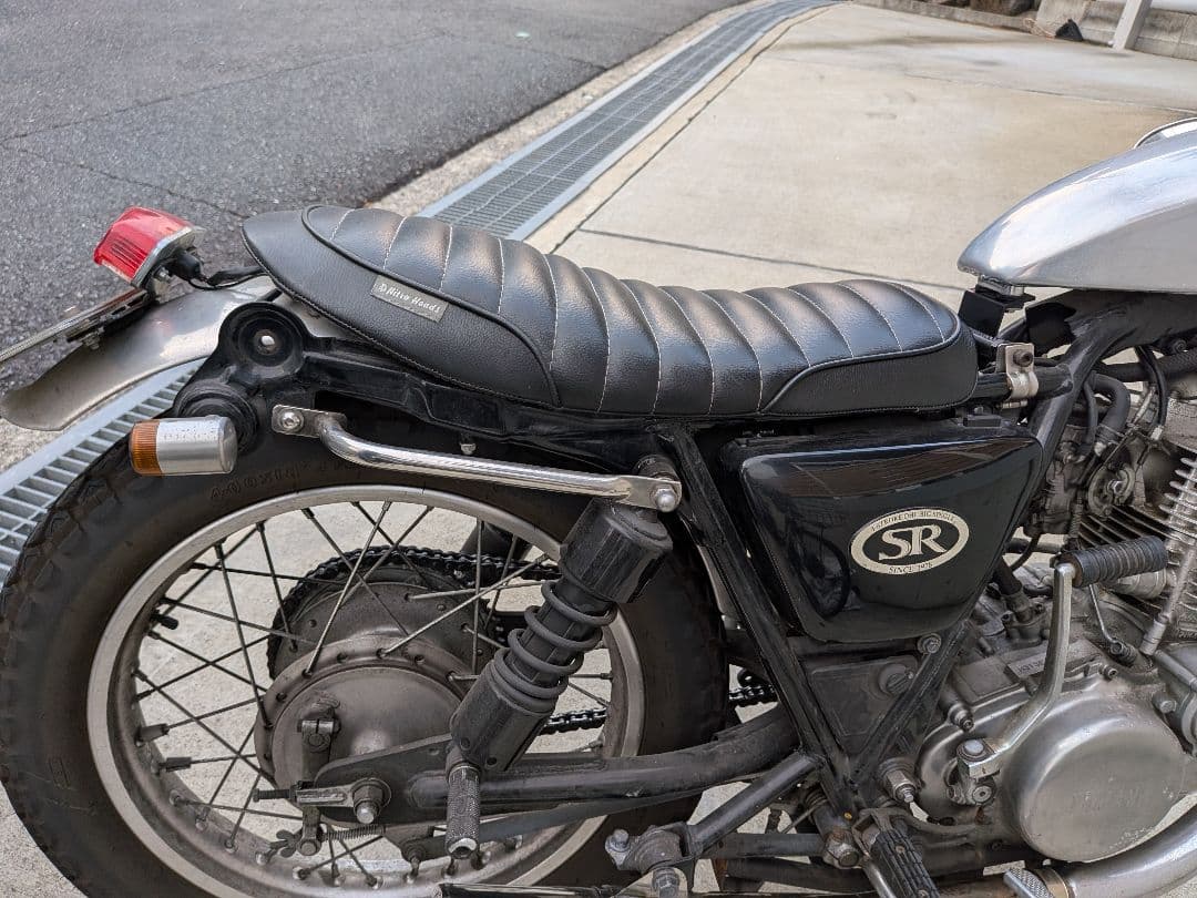 SR400 フラット　シート NITRO HEADS　ナイトロヘッズ