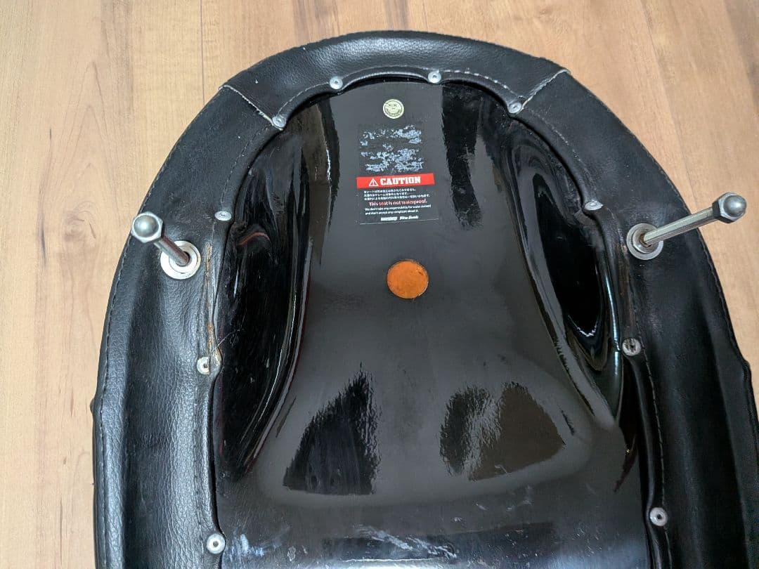 SR400 フラット　シート NITRO HEADS　ナイトロヘッズ