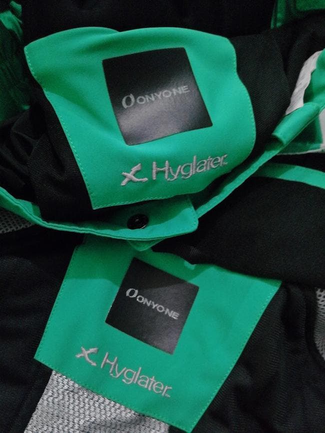 美品 オンヨネ Hyglater 4wayストレッチ スキーウエア 上下セット