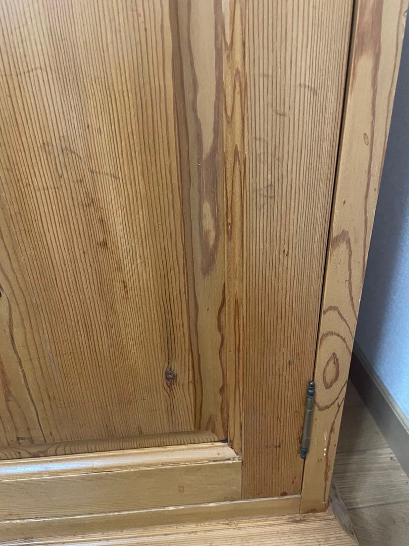 ペニーワイズ⭐︎木製ガラス扉キャビネット⭐︎パイン無垢材