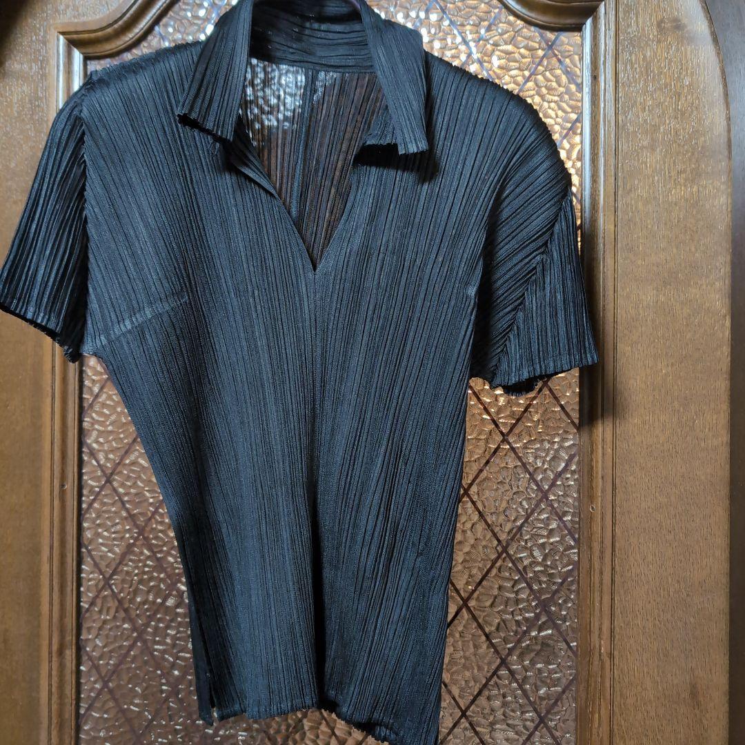 PLEATS PLEATS 黒 プリーツ 半袖シャツ ボタン付き