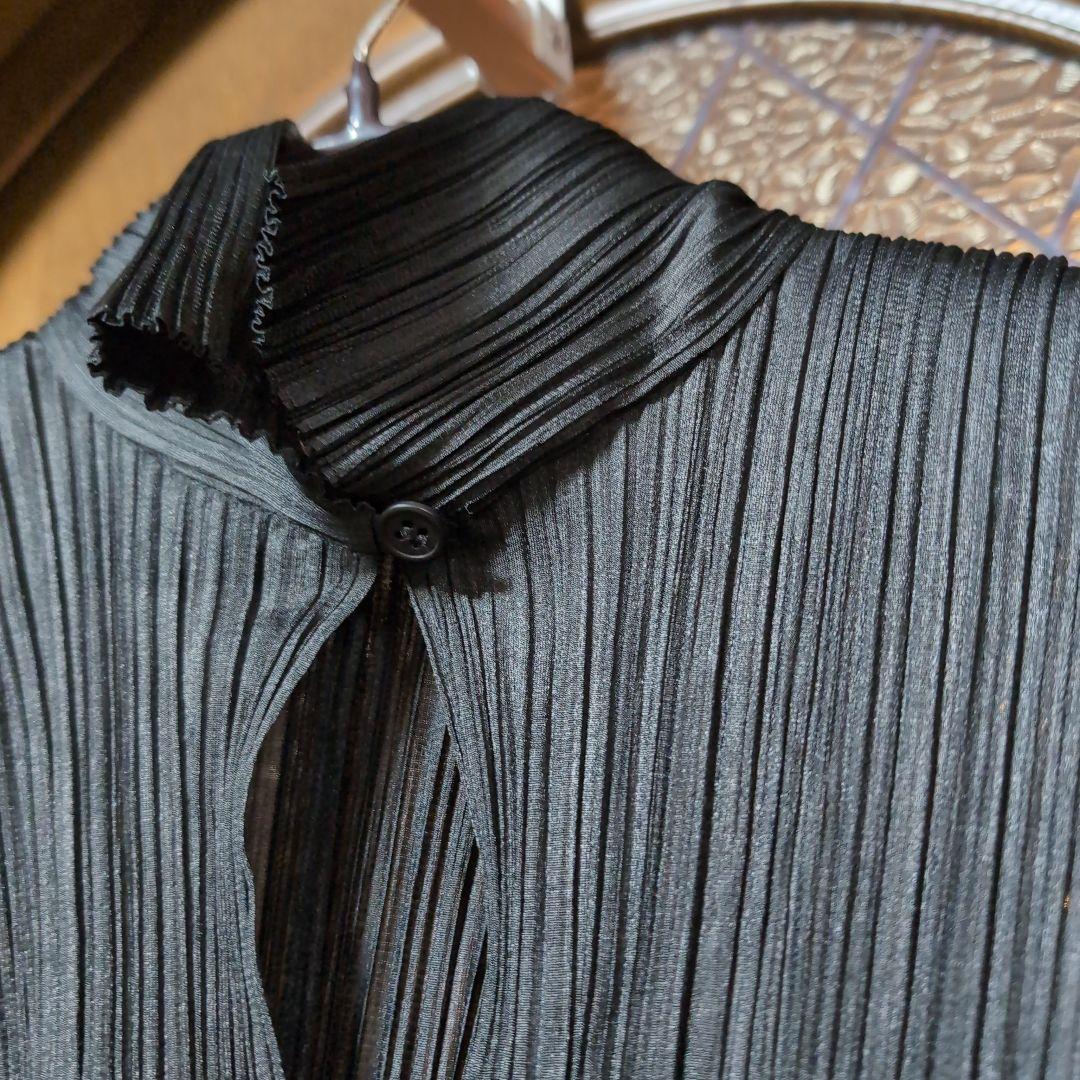 PLEATS PLEATS 黒 プリーツ 半袖シャツ ボタン付き