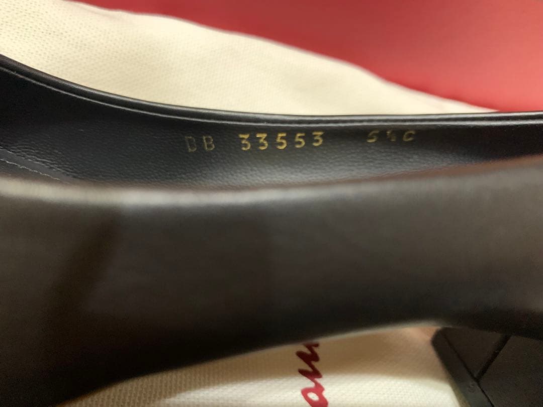 Salvatore Ferragamo VARA 17 ブラック