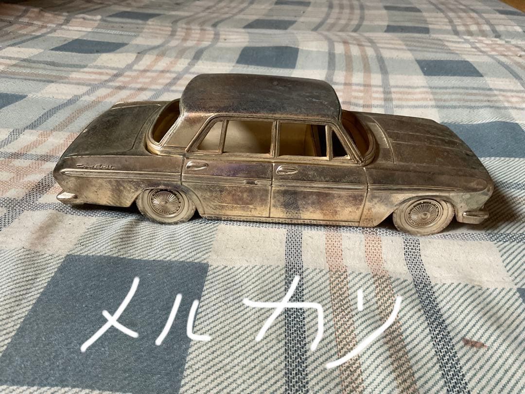 トヨタ・クラウン金属製灰皿／関東自動車工業株式会社製造（トヨタグループ傘下）。