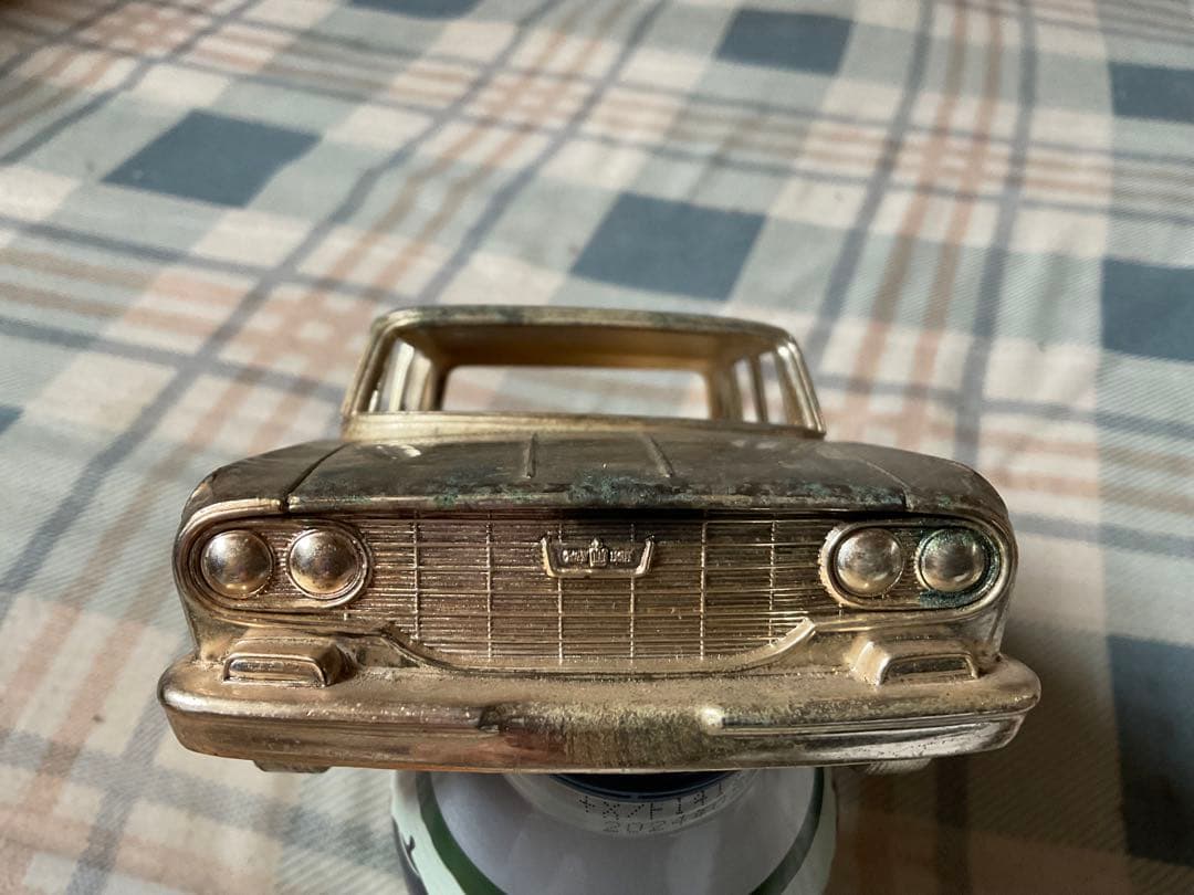 トヨタ・クラウン金属製灰皿／関東自動車工業株式会社製造（トヨタグループ傘下）。