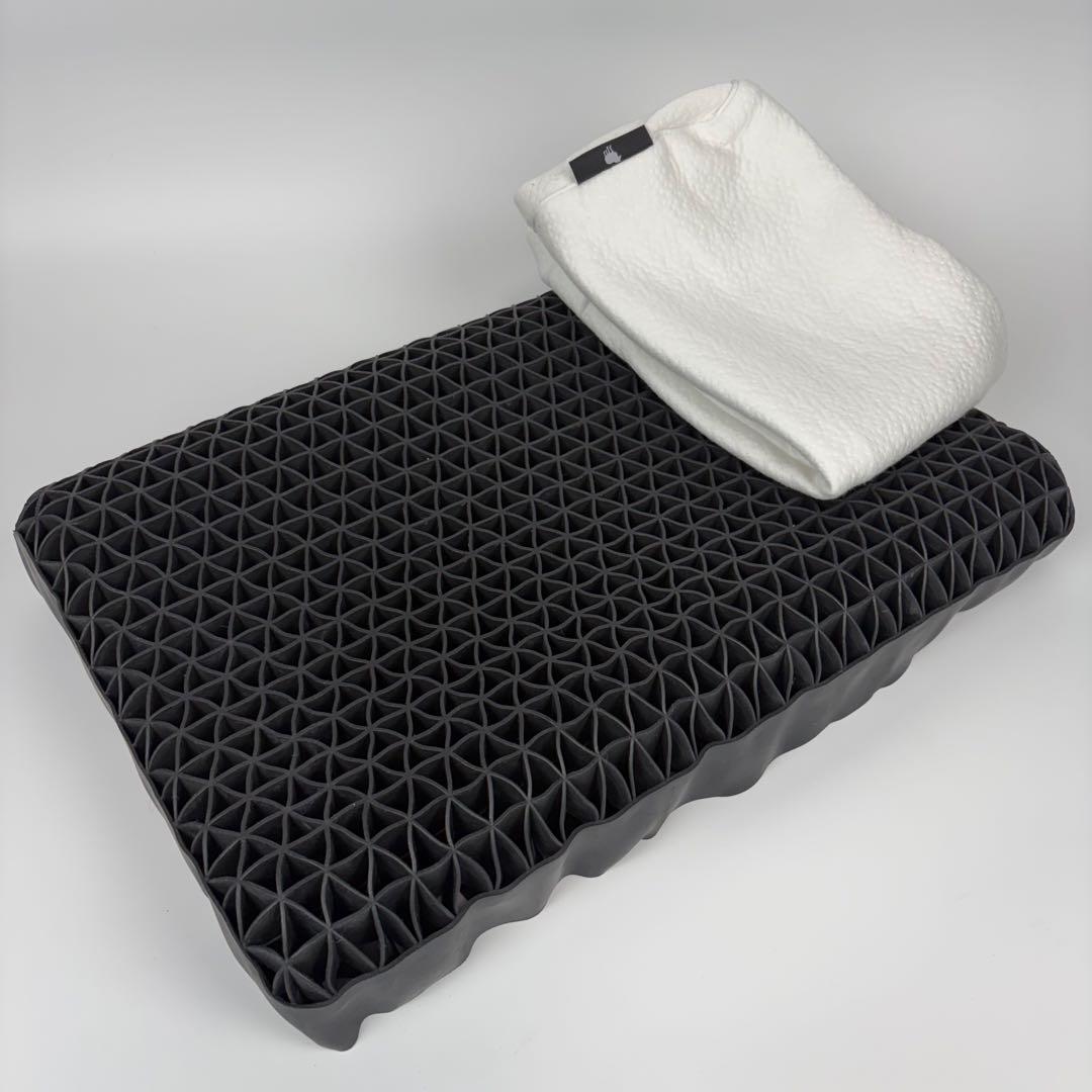 美品✨ヒツジのいらない枕 至極 カバー付 使用数回 ブラック ホワイト