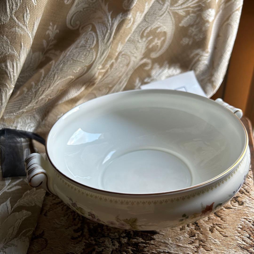 英国製 黒壺  MIRABELLE可憐な花柄カバードベジタブル