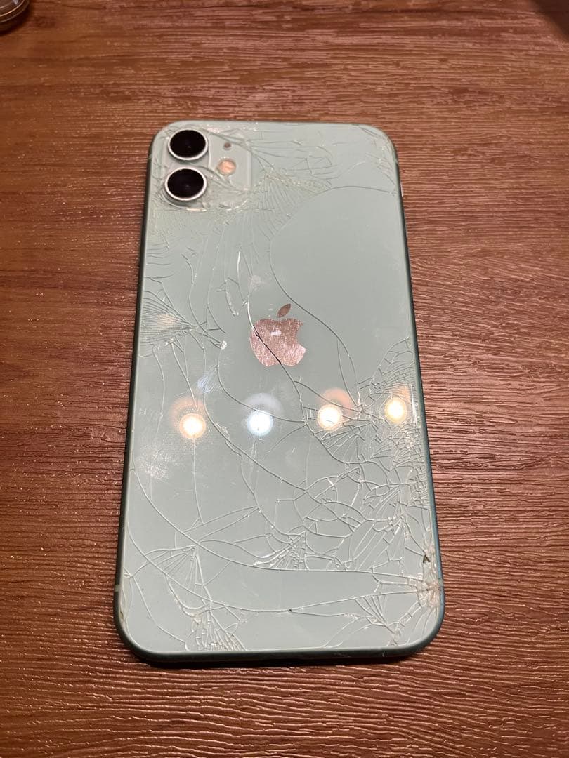 iPhone11 背面割れ