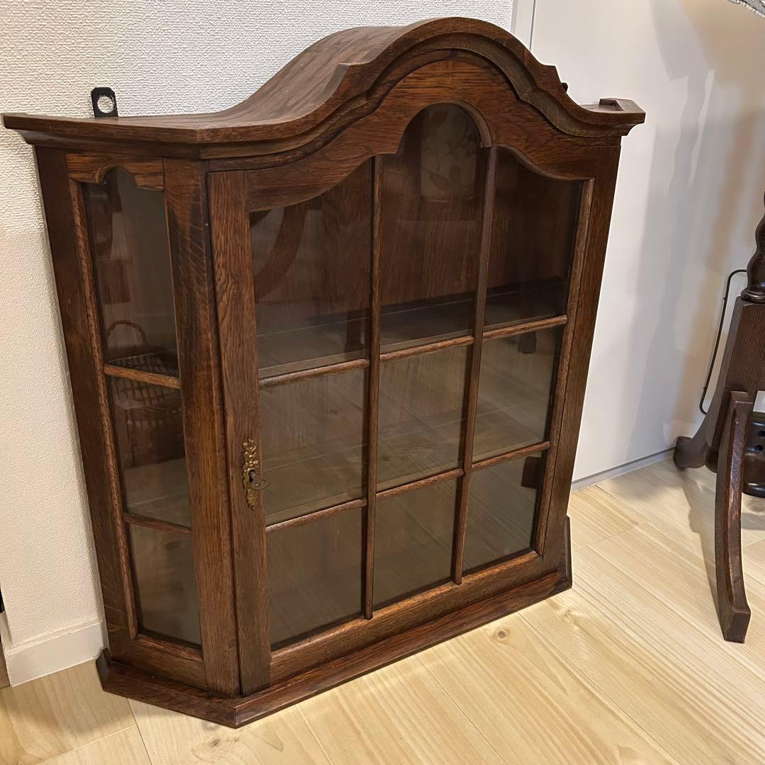 ウォールガラスキャビネット　アンティーク家具ガラスキャビネット　飾り棚