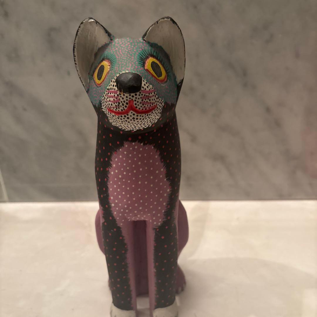 メキシコビンテージ大きな瞳や体に描かれた草間彌生的なドット模様が芸術的な木彫り猫