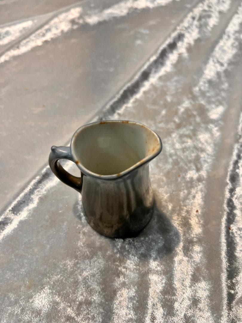 カップ＆ソーサー2個とミルクポットのセット 手描き　オランダの風景　刻印なし