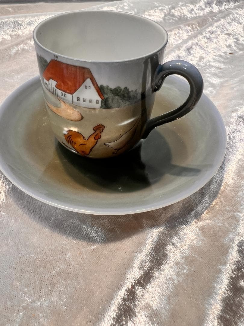 カップ＆ソーサー2個とミルクポットのセット 手描き　オランダの風景　刻印なし
