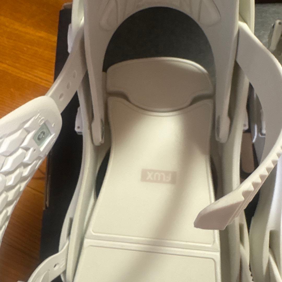 24ー25FLUX ホワイト スノーボードビンディング CV