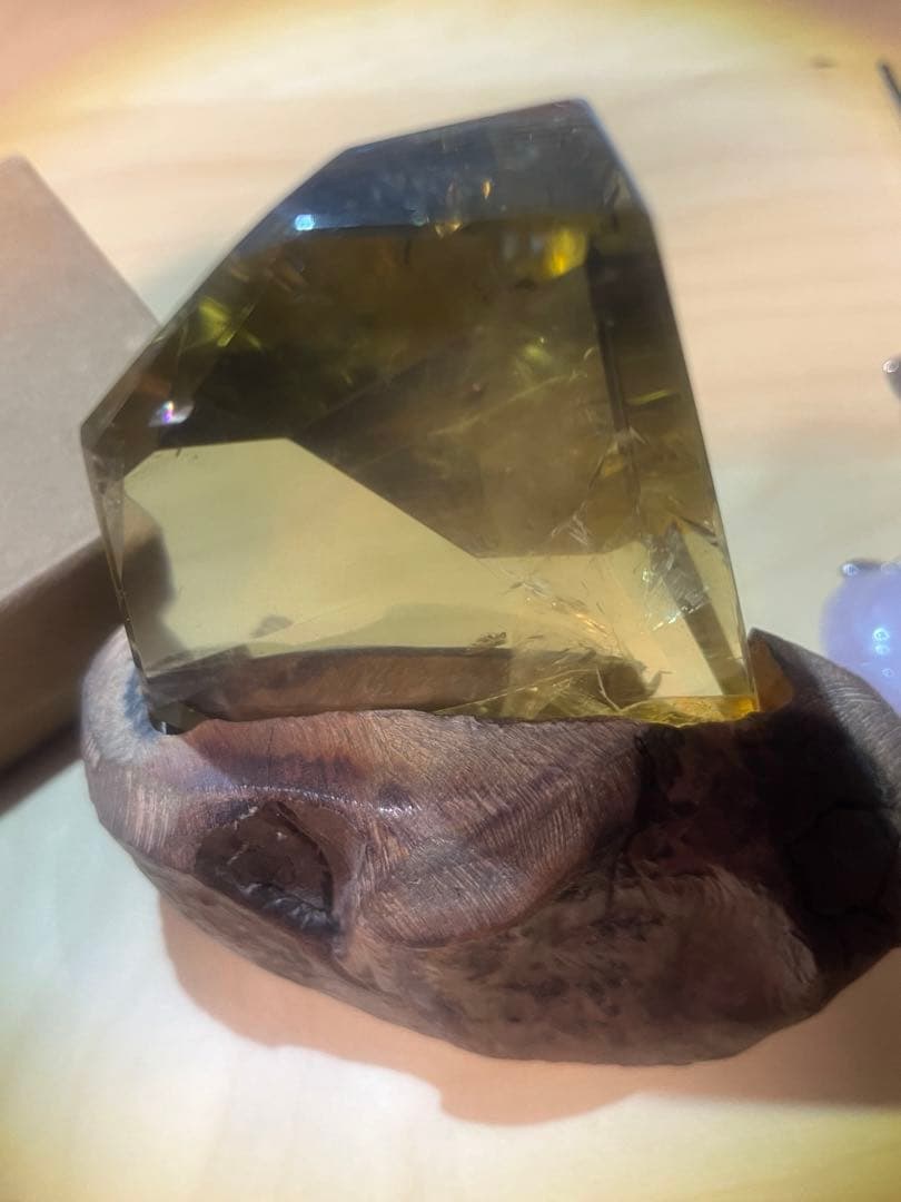 最高品質 虹入り スモーキーシトリン 台座、鑑別書つき