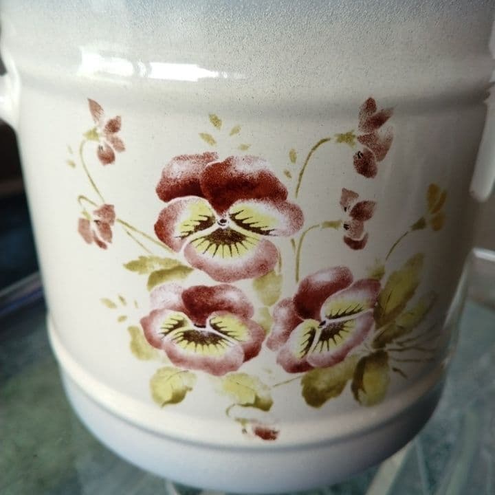 イマン パンジー 琺瑯缶 S サイズ 新品未使用品 希少 美品です。