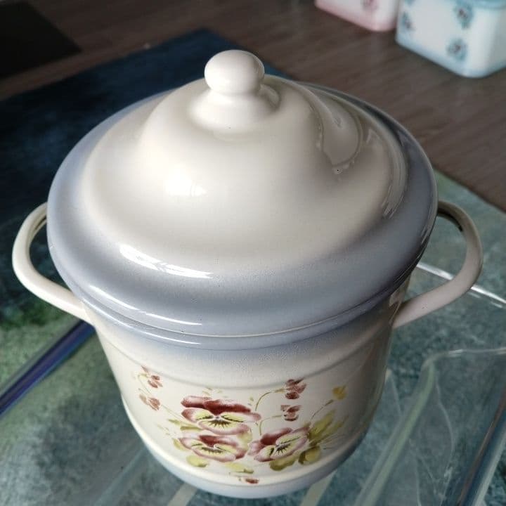 イマン パンジー 琺瑯缶 S サイズ 新品未使用品 希少 美品です。