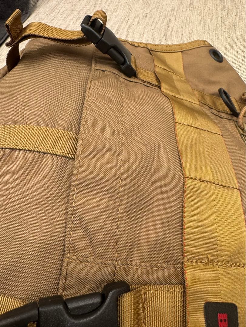 BRIEFING メッセンジャーバッグ ベージュ