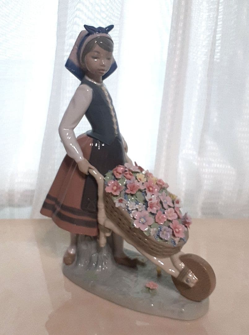 リヤドロ LLADRO 「花車を押す少女」(中古品)