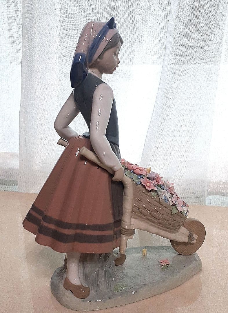 リヤドロ LLADRO 「花車を押す少女」(中古品)