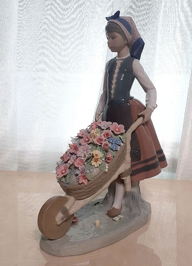 リヤドロ LLADRO 「花車を押す少女」(中古品)